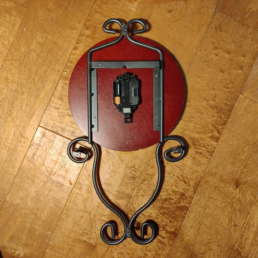 Vintage Quartz Wall Clock. Gorgeous! Works, And Looks Perfect! 10.5